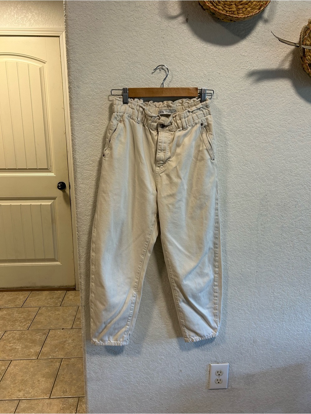 Zara Cream Ankle Crop Jeans